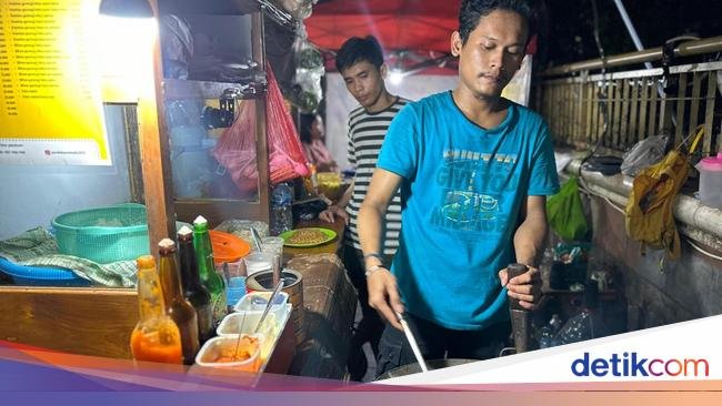 Di Seberang Lotte Mall Ada Nasgor dan Sambal Bakar Enak Rp 12 Ribuan